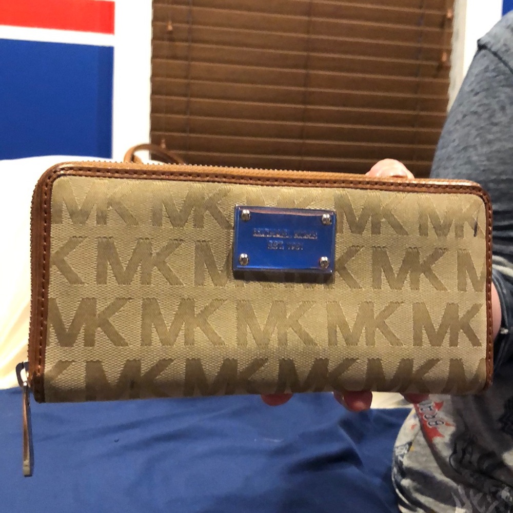 Michael Kors Beige Wallet MK Monogram